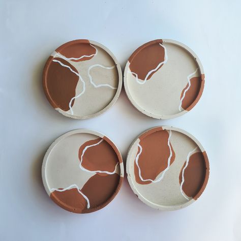 Round Concrete Coaster- Set of 4 - terracotta shades Abstract design | Small Tray | Decorative Coaster | Candle Holder | Wedding favors Concrete Home Decor, Terracotta Jewellery Designs, Modern Coasters, Unique Coasters, Diy Ceramic, Candle Holders Wedding, Concrete Crafts, Cement Crafts, Small Tray