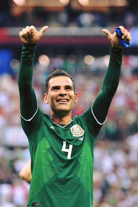 Rafa Márquez “Káiser” Eterno capitán Marquez Wallpaper, Wallpaper Mexico, Mexico National Team, Mexico Soccer, Soccer Guys, Soccer Training, Beautiful Places In The World, Amazing Spiderman, Soccer Players