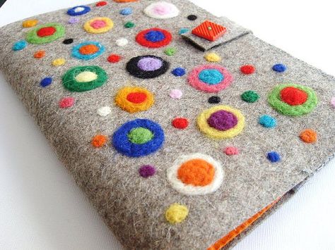 Fabric Book Covers, Book Cover Diy, Wool Felt Projects, Wet Felting Projects, Felt Pictures, Felt Cover, Felt Crafts Diy, Felt Book, Felt Embroidery