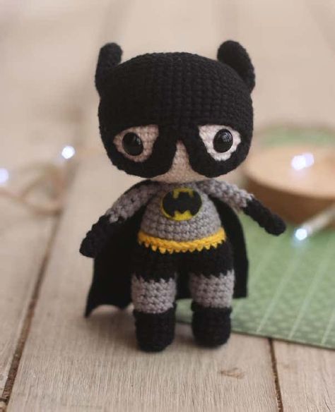 Batman Free, Batman Amigurumi, Crochet Batman, Witch Nails, Giraffe Crochet, Crochet Cozy, Crochet Design Pattern, Amigurumi Free Pattern, Crochet Dolls