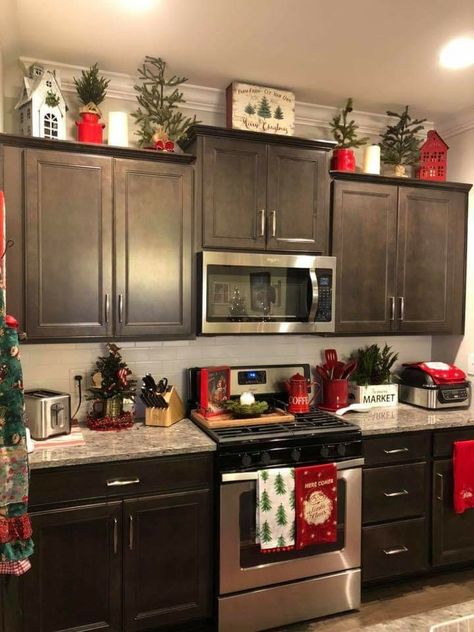 Easy Diy Christmas Decor, Diy Christmas Decor Ideas, Christmas Decorations Apartment, Cozy Christmas Decor, Christmas Apartment, Diy Christmas Decor, Christmas Decor Inspiration, Christmas Themes Decorations, Christmas Kitchen Decor