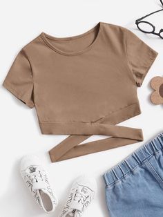 everyone Cute Crop Tops Aesthetic, Korean Tops Outfits, Shein Tops Shirts, Tops For Teenage Girl, Croptop Aesthetic Outfit, Girls T Shirts, Girls Crop Tops, Top Shein, Casual Cap