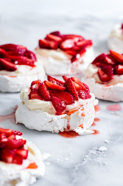 Mini pavlova meringues topped with cheesecake mousse and macerated strawberries make the ultimate dessert. They're great for entertaining or for any occasion!  #californiastrawberries #minipavlovas #pavlova #strawberrydesserts #entertaining #dessertrecipes #cheesecake #summerentertaining #cheesecakepavlovas Strawberry Cheesecake Mini, Australian Pavlova, Pavlova Toppings, Meringue Recipes, Strawberry Pavlova, Mini Pavlovas, Pavlova Dessert, Mini Meringues, Pavlova Cake