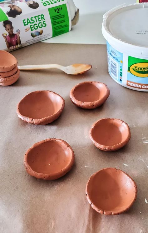 Terracotta Air Dry Clay Ideas, Terracotta Clay Crafts, Terra Cotta Garden, Terracotta Diy, Drippy Candles, Cones Diy, Seedling Pots, Terracotta Bowl, Crafting Inspiration