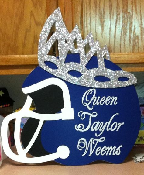 Homecoming car signs queen Hoco Parade Car Signs, Homecoming Court Parade Signs For Cars, Homecoming Car Decorations For Parade, Homecoming Poster Ideas Queen, Hoco Floats, Hoco Campaign, Homecoming Princess, Homecoming Poster, Homecoming Campaign