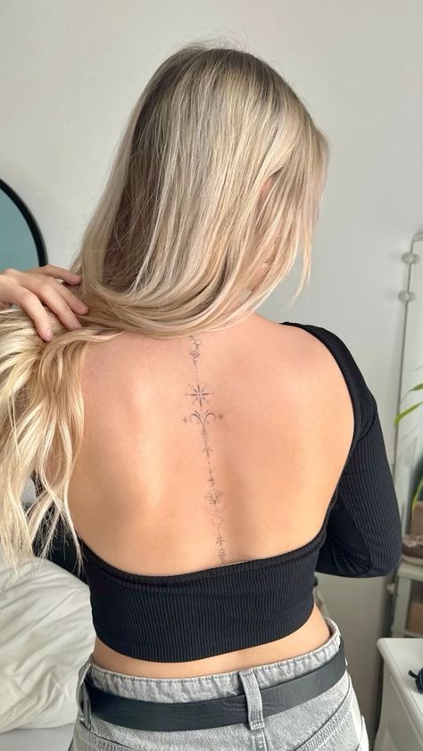 Spine Tattoos For Women Geometric, Spine Tattoos For Women Ornamental, Middle Of Spine Tattoo, Minimal Women Tattoo, Spine Tattoo Delicate, Spine Tattoos Ornamental, Fine Line Tattoo Spiritual, Spine Fine Line Tattoo, Spine Tattoos For Women Unique Simple