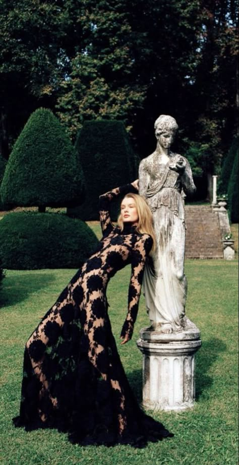 Vogue Photoshoot Aesthetic, Photoshoot In The Garden, Neoclassical Photoshoot, Photo Model Aesthetic, Witch Editorial, Baroque Apartment, European Photoshoot, Italy Palazzo, Umbrella Photoshoot