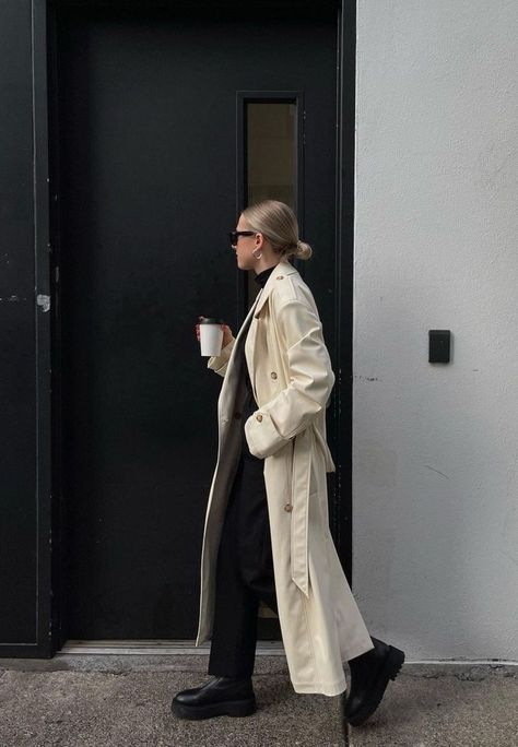 Scandi Trench Coat, White Trench Outfit, White Leather Coat Outfits, Neutral Trench Coat Outfit, Off White Trench Coat Outfit, White Leather Trench Coat, White Leather Trench Coat Outfit, White Trench Coat Outfit, Scandi Street Style