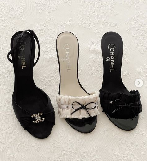 Chanel Heels, Pretty Heels, Cute Shoes Heels, Shoes Heels Classy, Vintage Heels, Fancy Shoes, Cute Heels, Girly Shoes, Aesthetic Shoes