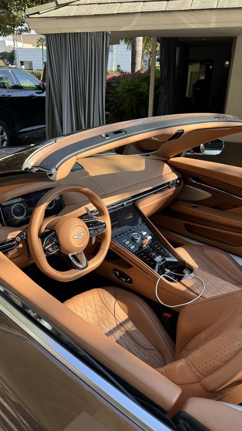 Bentley Car Interior, Aston Martin Suv, Bentley Interior, Porsche Luxury, Mustang Interior, Truck Rims, Cool Car Accessories, Girl Lifestyle, Rich Girl Lifestyle