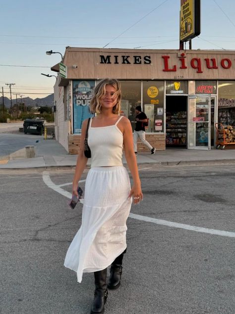 Maxi Skirt Casual, Desert Outfit, Stop Obsessing, Dresses With Cowboy Boots, Boho Maxi Skirt, Long Flowy Skirt, White Long Skirt, Maxi Skirt Outfits, Skirt Casual