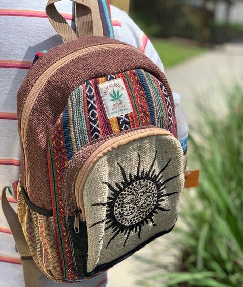 c5cc17e395d3049b03e0f1ccebb02b4ddesc42739879ri Mundo Hippie, Hippie Fits, Mochila Jansport, Looks Hippie, Festival Backpack, Hippie Backpack, Boho Backpack, Hippie Aesthetic, Estilo Hippy