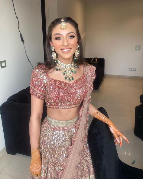 Meera Sakhrani, Blush Bride, Indian Weddings, Indian Fashion Dresses, Pakistani Wedding, Pakistani Fashion, Hair Highlights, Indian Wedding, Indian Fashion