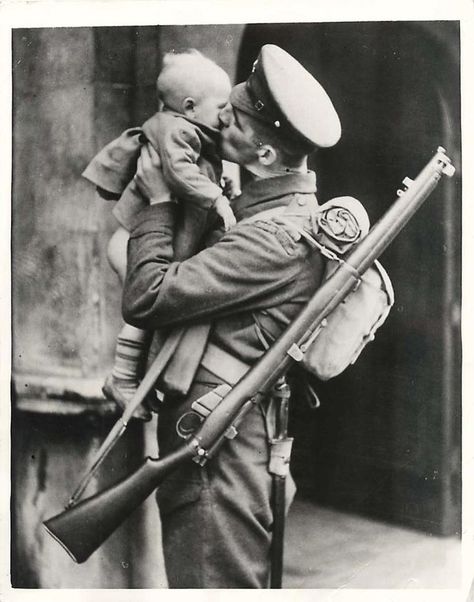 Image discovered by This_Is_All_There_Is. Find images and videos about london, 40's and guardsman on We Heart It - the app to get lost in what you love. German Soldier, On Leave, Future Soldier, 강아지 그림, Vintage Versace, A Soldier, Foto Vintage, Photo Vintage, Vintage Vogue