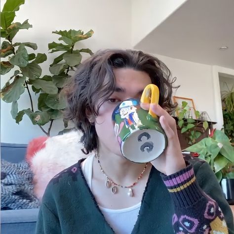 Conan Gray Coffee, Conan Gray Icon, Conan Grey, Conan Gray Aesthetic, Conan The Barbarian, Gray Aesthetic, Drinking Coffee, Conan Gray, Fav Celebs