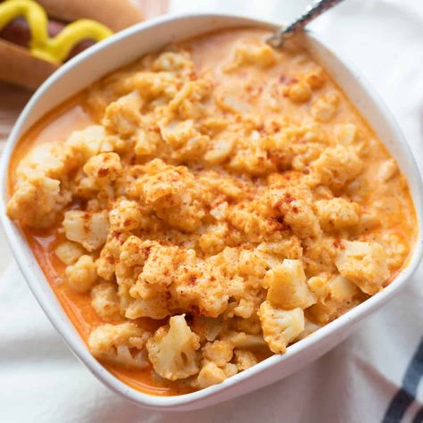 Mac And Cheese Bowls, Buffalo Cauliflower Mac And Cheese, Chicken Broth Substitute, Cauliflower Mac And Cheese Recipe, Kraft Mac N Cheese, Cayenne Pepper Sauce, Seared Chicken Breast, Cauliflower Mac And Cheese, Pan Seared Chicken