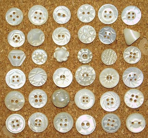 Class 2: Restoring Mother-of-Pearl Buttons for Embellishing Vintage Quilts Rhonda Dort, Vintage Buttons Crafts, Button Collecting, Vintage Laundry, Ribbon Ends, Ribbon Work, Antique Buttons, Button Art, Button Jewelry