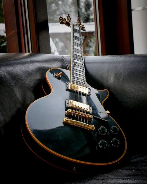 The Gibson Les Paul Custom....aka The Black Beauty and The Fretless Wonder Guitar Obsession, Les Paul Guitars, Guitar Photography, Cool Electric Guitars, Les Paul Custom, Guitar Collection, Gibson Guitars, Easy Guitar, Guitar Tips