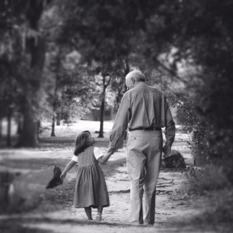 So sweet! Grandparents Photography, Grand Pere, Father Daughter Photos, Dad Aesthetic, Grandparent Photo, Red Quotes, Polaroid Template, Grand Parents, Growth And Decay