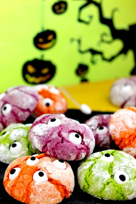 🥇 Como hacer GALLETAS MONSTRUOSAS para HALLOWEEN Halloween Pastries Desserts, Dulces Para Halloween Ideas, Halloween Pastry, Comidas Halloween, Galletas Halloween, Postres Halloween, Recetas Halloween, Dulces Halloween, Cream Cheese Rolls