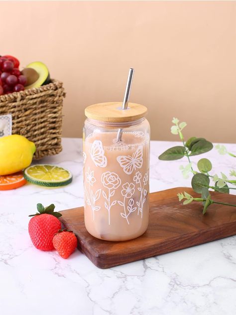 Iced coffee glasses with bamboo lids and straw - A clean silhouette nods to the classic container in this clever mason jar. Our lovely "Floral Butterfly" not only decorate the jar, but also your coffee time. 16 oz utility mason jar mug, high quality glass, classic and durable, perfect for iced coffee mugs. Aesthetic Cups, Butterfly Cup, Coffee Glasses, Butterfly Gifts, Floral Butterfly, Iced Coffee Cup, Sister Wife, Cute Cups, Cute Aesthetic