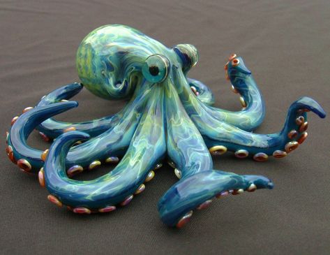 http://imgur.com/04JTu29 Hand blown glass octopus - Imgur Octopus Sculpture, Glass Octopus, Hand Blown Glass Art, Octopus Art, Blown Glass Art, Glass Artwork, Chihuly, Glass Figurines, Glass Animals