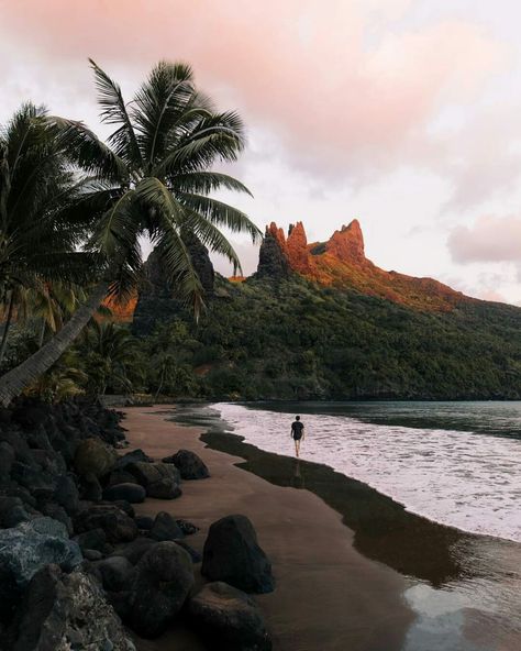 Nuku Hiva, To Infinity And Beyond, French Polynesia, Pretty Places, Places Around The World, Nature Travel, Beautiful World, Travel Dreams, The Great Outdoors