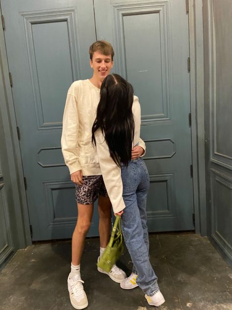 Short Girlfriend, Boyfriend Shorts, Boyfriend Girlfriend, Couple Shoot, Fashion Photoshoot, Couples Photoshoot, Cute Photos, Couple Pictures, Couple Posing