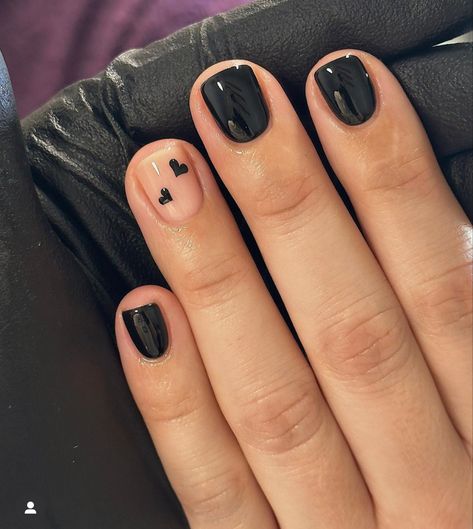 Simply Short Nails Ideas, Very Short Biab Nail Designs, Black Nails Shellac, Biab Nail Design Black, Gel Nails Ideas Short Black, Gel Nail Designs Short Nails No Acrylic, Short Nail Biab, Short Black Nails Designs Simple, Very Short Biab Nails