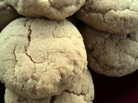 This recipe makes for a simple, maple-rich cookie! Cooking time is calculated on the baking of one sheet of 15 cookies at a time. Maple Cookies Recipe, Syrup Cookies, 15 Cookies, Cardamom Cookies, Canadian Recipes, 1 Cookies, Canadian Cuisine, Maple Cookies, Maple Recipes