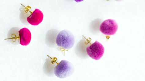 pom pom earrings Diy Wedding Earrings, Coolest Crafts, Dip Ideas, Jewellery Designing, Pompom Earrings, Pom Crafts, Diy Pom Poms, Pom Earrings, Diy Jewelry Earrings