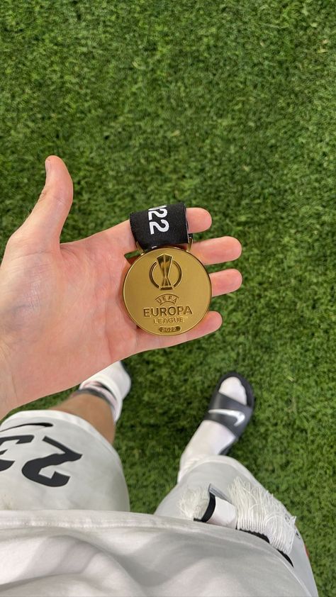 Footballer Lifestyle, Footballer Aesthetic, Football Medals, Real Madrid Logo, Best Soccer Shoes, Football Wags, Ronaldo Football, Football Pitch, Ball Aesthetic