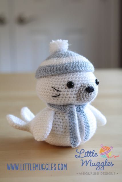 Cute little seal crochet IMG_4053-copy Confection Au Crochet, Pola Amigurumi, Haken Baby, Bee Crafts, Crochet Diy, Single Crochet Stitch, Crochet Patterns Amigurumi, Crochet Dolls, Stuffed Animal Patterns