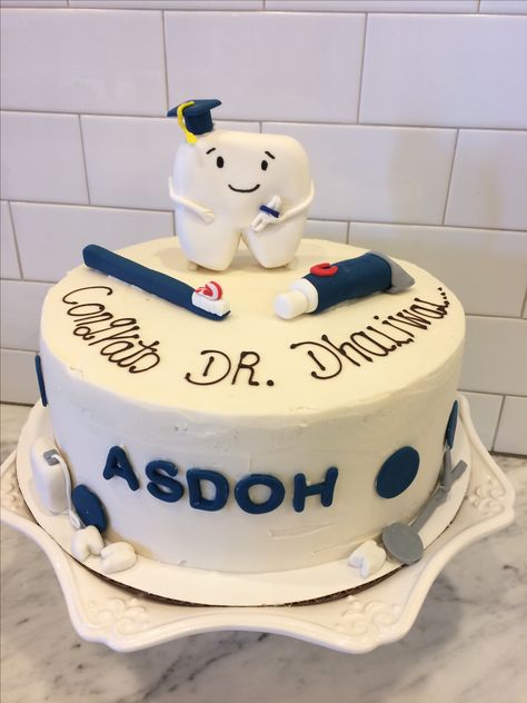 Dentist Retirement Cake Ideas, Dental Cake Ideas Dentists, Dentist Cake Design, Dentistry Cake Ideas, Dentist Theme Cake, Dentist Cake, Dental School Graduation, Medical Cake, Doctor Cake