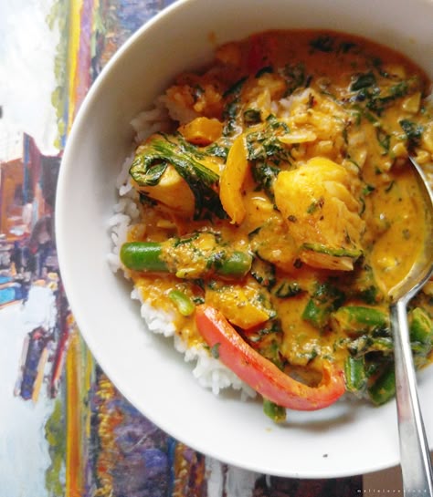 Curry Halibut, Thai Panang Curry, Panang Curry Recipe, Halibut Recipes, Panang Curry, Red Bell Peppers, Spicy Thai, Curry Dishes, Fish Curry