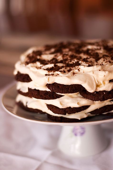 Chocolate Ripple Cakehttp://www.orgasmicchef.com/desserts/how-to-make-a-chocolate-ripple-cake-no-bake/ Chocolate Ripple Cake, Choc Ripple Cake, Chocolate Ripple Biscuits, Ripple Cake, Biscuit Cake, Slices Recipes, Christmas Cooking, No Bake Treats, How To Make Chocolate