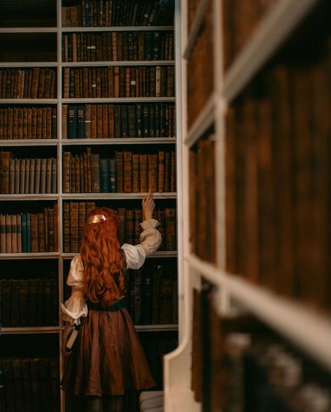 Nour & the merchant on Instagram: “This photo gives me Belle vibes ✨ @aclotheshorse in the conker skirt, dusk waistcoat and mist chemise 🖤 #nourinthewild” Person In Library, Bookgirls Aesthetic, Woman In Library, Witchy Librarian, Crystal Throne, Bridgerton Couples, Folklore Fashion, Types Of Aesthetics, Ginger Girls