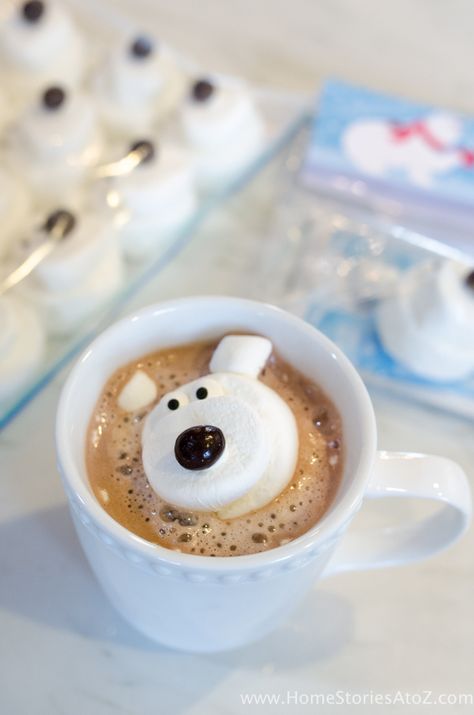 Learn to make these cute polar bear marshmallows and create adorable polar bear hot chocolate Valentine's for your child's class! Hot Chocolate Valentine, Bear Marshmallow, Marshmallow Hot Chocolate, Chili Chocolate, Chocolate Covered Strawberry Cake, Sugar Cookie Cakes, Chocolate Chili, Fudge Recipes Chocolate, Strawberry Cake Mix