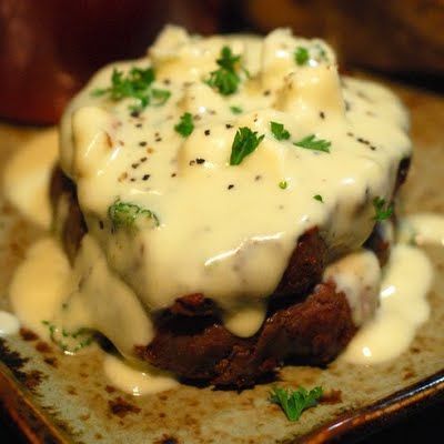 Beef Fillet with Gorgonzola Sauce Resep Burger, Gorgonzola Sauce, Beef Fillet, Beef Dishes, Gorgonzola, Meat Dishes, Main Dish Recipes, Grilling Recipes, Meat Recipes