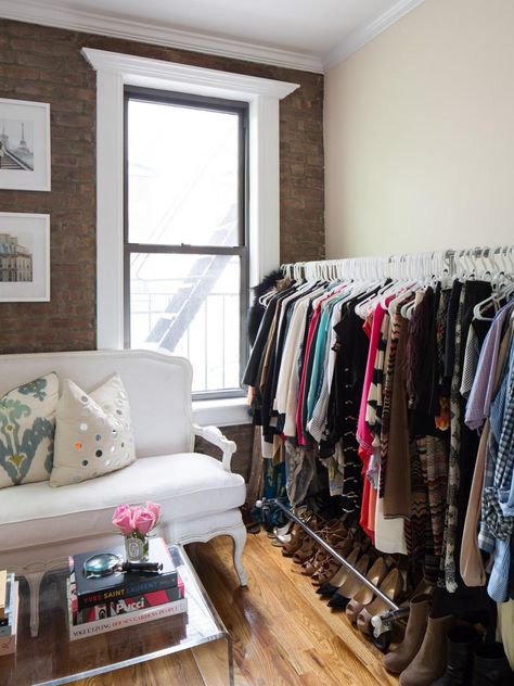 NYC Closet. Studio Apartment Design, Tiny Closet, Walk In Closet Design, No Closet Solutions, Open Closet, No Closet, Casa Vintage, Dream Closets, Apartment Life