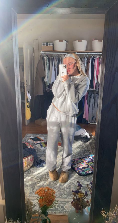 Grey sweat set Grey Sweat Set Outfit, Sweat Set Outfit, Grey Sweat Set, Sweat Set Outfits, Sweats Set, Grey Sweats, Sweat Set, Grout, Set Outfit