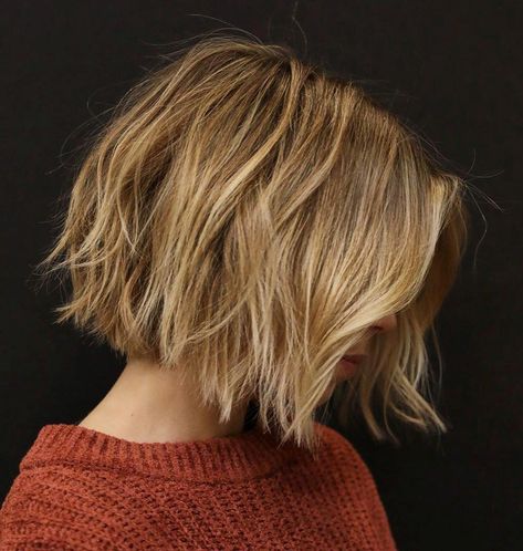 60 Overwhelming Ideas for Short Choppy Haircuts #bobhairstyles Short Choppy Bobs, Short Choppy Haircuts, Tan Skin Blonde Hair, Wavy Bob Haircuts, Short Wavy Bob, Choppy Haircuts, Wavy Bob Hairstyles, Chin Length Bob, Choppy Bob Hairstyles