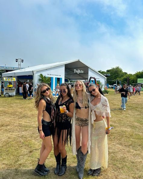 Outside Lands Music Festival, Reading Festival Outfit Ideas, Zamna Festival Outfit, Global Dance Festival Outfits, All Points East Festival Outfit, Oceans Calling Festival Outfit, Elements Festival Outfit, Lost Paradise Outfits, Dune Festival Outfit