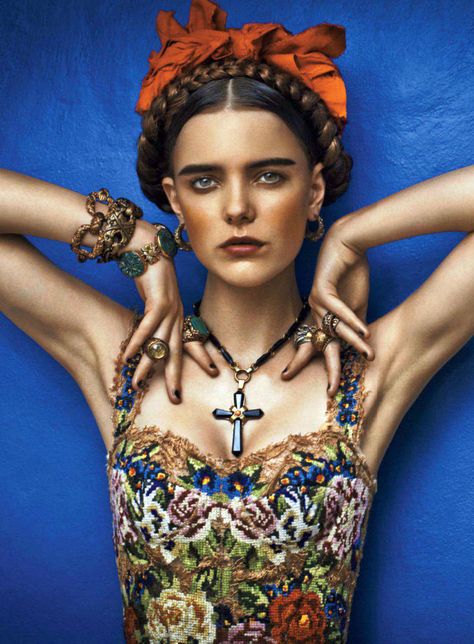 imogen morris clarke by enrique badulescu for us marie claire october 2012  #birdandknoll Mexico Fashion, Frida Kahlo Style, Mexican Fashion, Foto Tips, Kitenge, Mexican Style, Blade Runner, Beauty Trends, Marie Claire