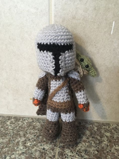 Mandalorian Pattern, Star Wars Crochet, Wwe Pictures, Foundation Single Crochet, Crochet Geek, Crochet Stars, Crochet Amigurumi Free, The Mandalorian, Crochet Kit