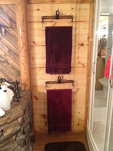 Towel bars are made from old draft horse harnesses we got from grandpa's barn in Missouri.: Horse Harness, Draft Horse, Western Home, Whoop Whoop, Equestrian Decor, Single Tree, Home Decor Rustic, Rustic Bathrooms, Towel Bars