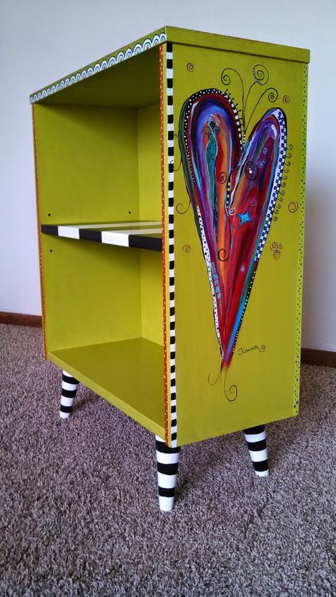 Meubles Peints Style Funky, Whimsical Painted Furniture, Whimsical Furniture, Painted Chair, Funky Home Decor, Remodel Bathroom, Painted Chairs, Funky Painted Furniture, Funky Furniture