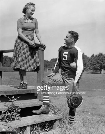 Teenage Couples, Old Fashioned Love, Homecoming Queen, Vintage Couples, Vintage Romance, Vintage School, Va Va Voom, Vintage Life, White Photo