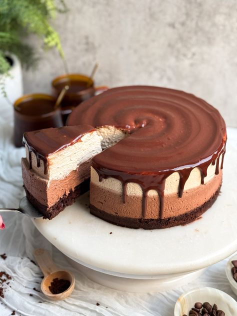 The Best Mocha Mousse Cake - BAKE WITH ZOHA Mocha Mousse Cake, Mocha Mousse, Mousse Cake Recipe, Fall Drink, White Chocolate Mocha, Chocolate Sponge Cake, Chocolate Mocha, Best Cheesecake, White Chocolate Ganache