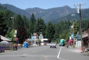 Oregon Town, Oregon Caves, Oregon Waterfalls, Small Town America, Small Town Life, Evergreen Forest, State Of Oregon, Free Camping, Mountain Town